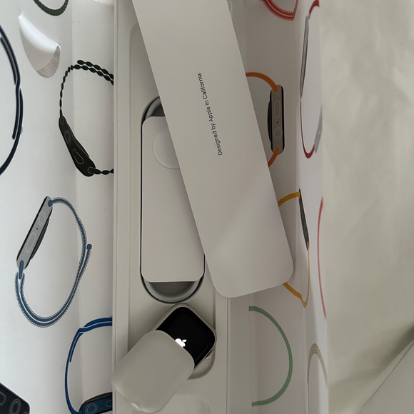 Apple Watch Series 7 GPS + Bluetooth Starlight - Picture 3 of 5